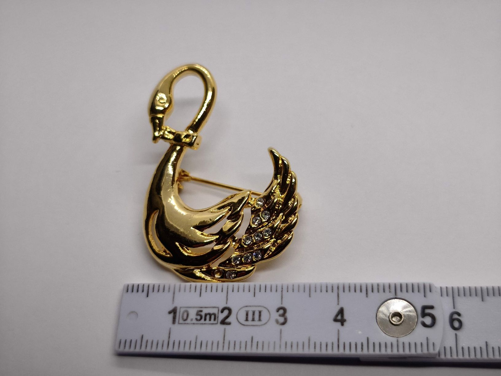 Broschen & Nadeln: Brosche Schwan goldfarben mit Steinen Grösse ca 5.5cm – Gebraucht aus St. Gallen von GIULESGG 6