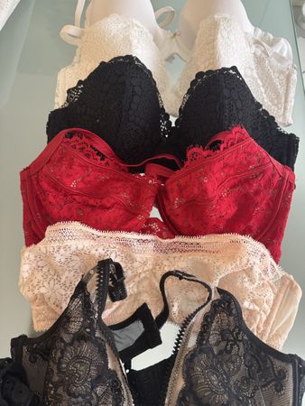 Lotti completi di lingerie, pizzo elegante e sexy!