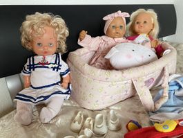 Riesiges Puppen-Set: Kleider, Puppen und viel Zubehör