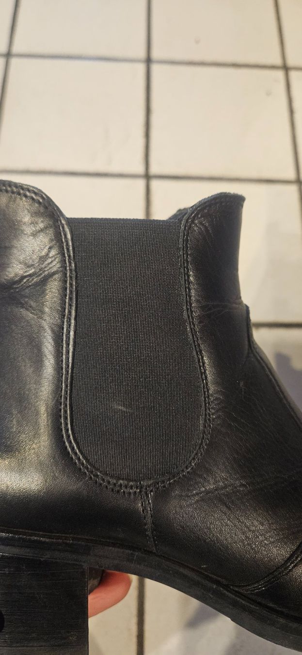 Damenschuhe: Schwarze Stiefeletten aus Leder, Grösse 39 – Gebraucht aus Rosshäusern von Heldin01 6