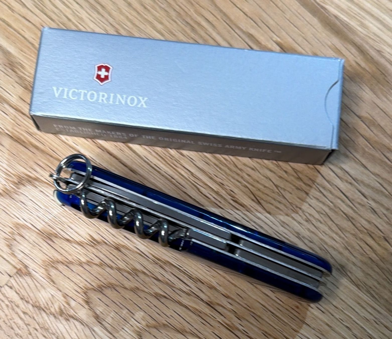 Victorinox Couteaux de poche: VICTORINOX SACKMESSER TRANSPARENT BLAU – Neuf avec emballage d'origine à Zürich par Frei-Occasionen 5