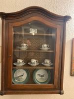 Wandvitrine aus Holz, gebraucht (ohne Inhalt)