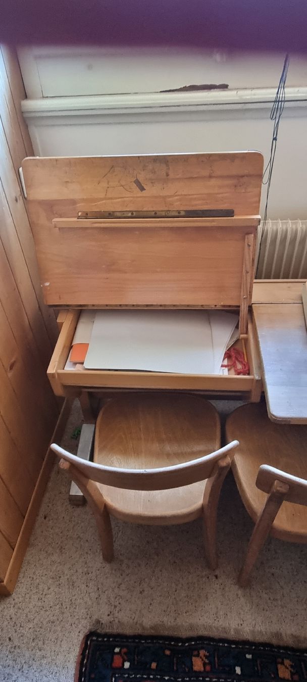 Schreibtische: Antike Schulbank – Gebraucht aus Schaffhausen von Guapa71 1