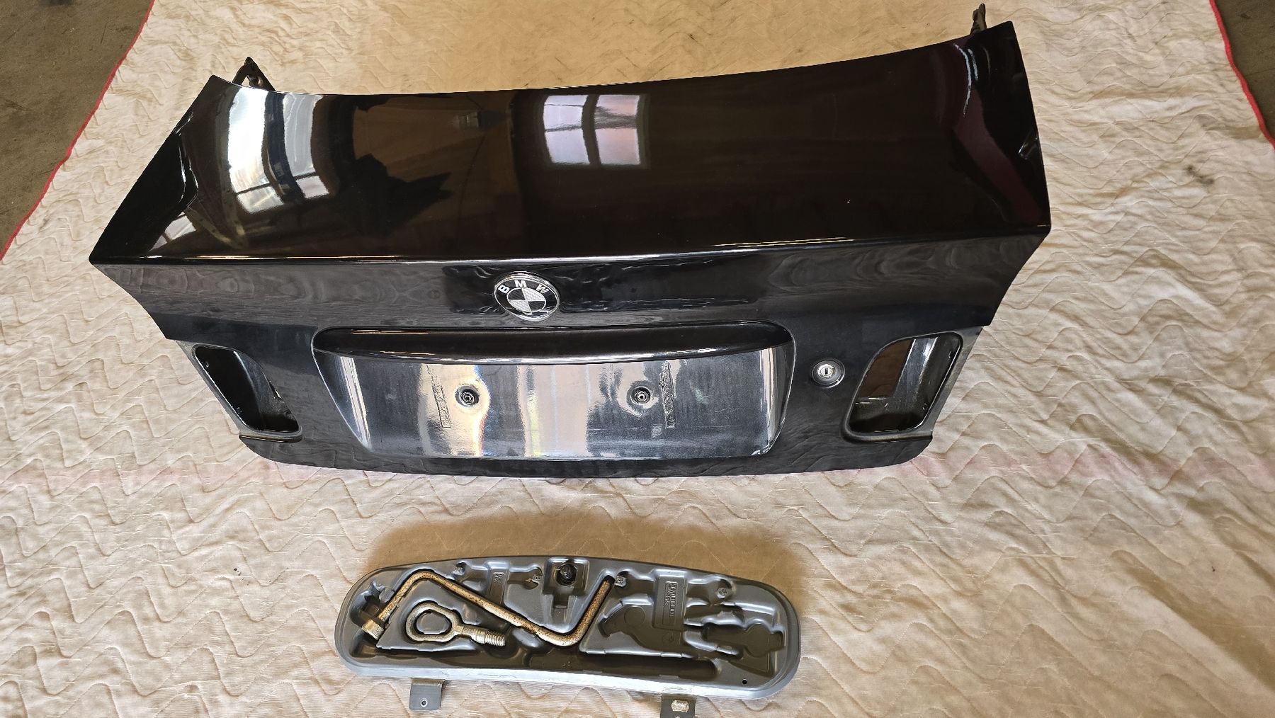 BMW Toutes les pièces auto: BMW e46 Heckdeckel Schwarz – D'occasion à Recherswil par E46_Cab