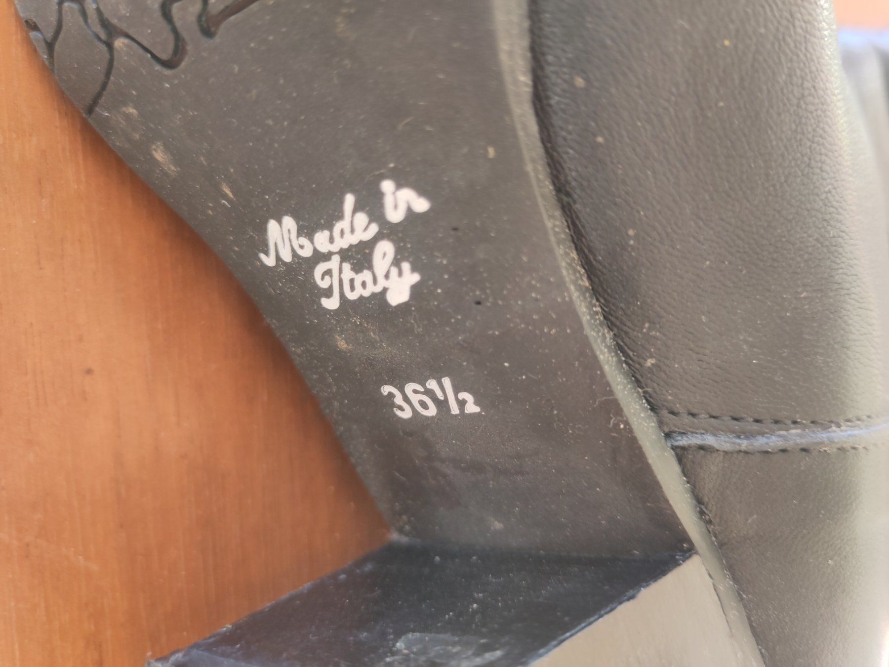 Scarpe da donna: Schwarze Stulpenstiefel - Grösse 36.5 - modern Absatz – Nuovo (secondo la descrizione) da Zürich venduto da Bischosa 1