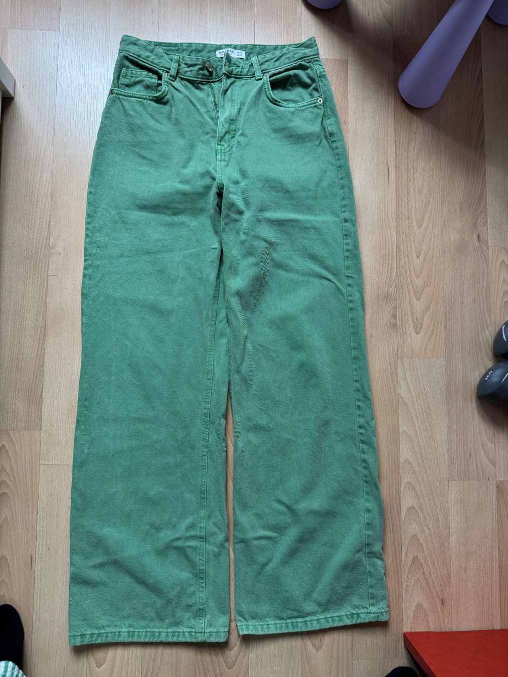 Bershka Pantalons: Wide leg Jeans grün Gr 38 | Pull & Bear – D'occasion à Buochs par nik_r7gm