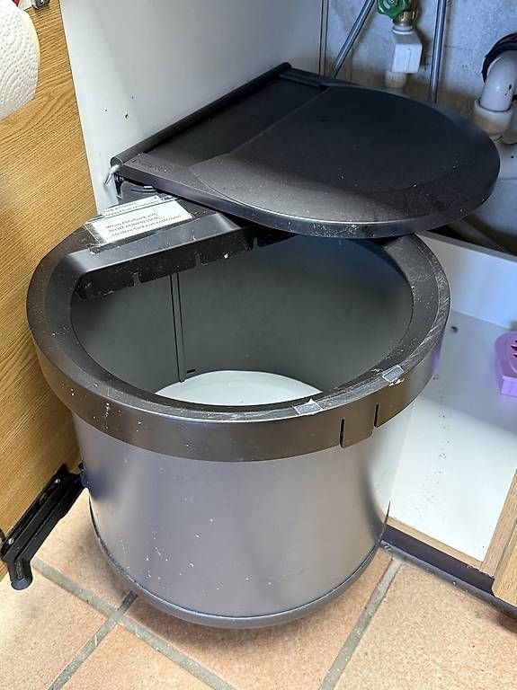 Poubelles: Müllboy  – D'occasion à Rüschlikon par lagoon400 3
