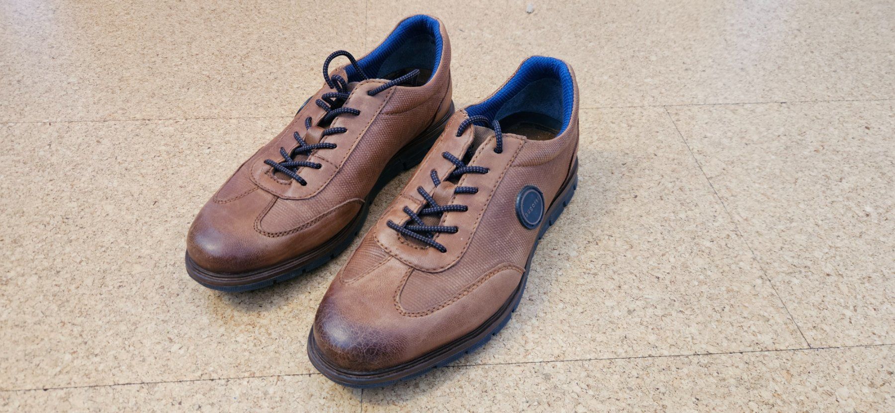 Bugatti Scarpe da uomo: Neue, elegante braune Bugatti Herren Schuhe, Gr. 43 – Nuovo (secondo la descrizione) da Menziken venduto da Luzerner1980