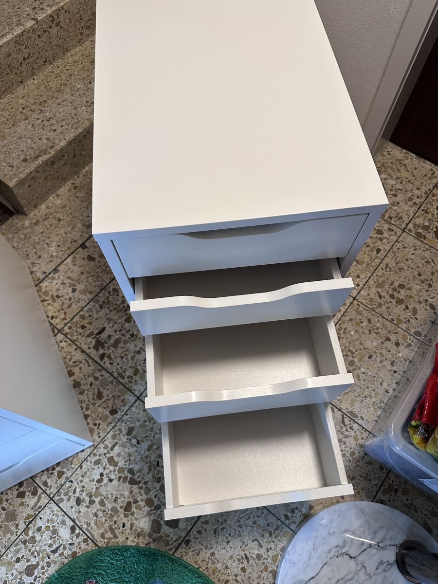 Commodes: 2 meubles Alex IKEA  – D'occasion à Corgémont par Chloesellsthings 1