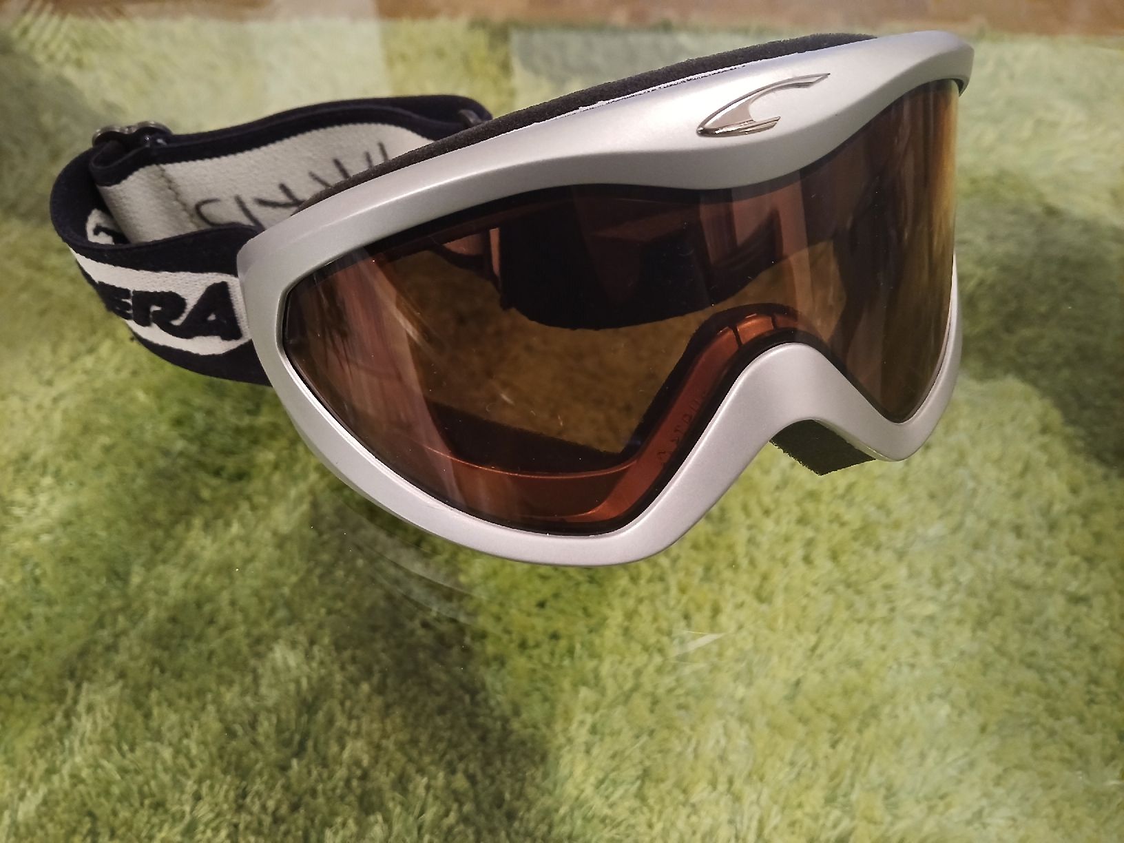Carrera Brillen & Gläser: Carrera Ski- Snowboardbrille Silber S / M – Gebraucht aus Spreitenbach von rab2000