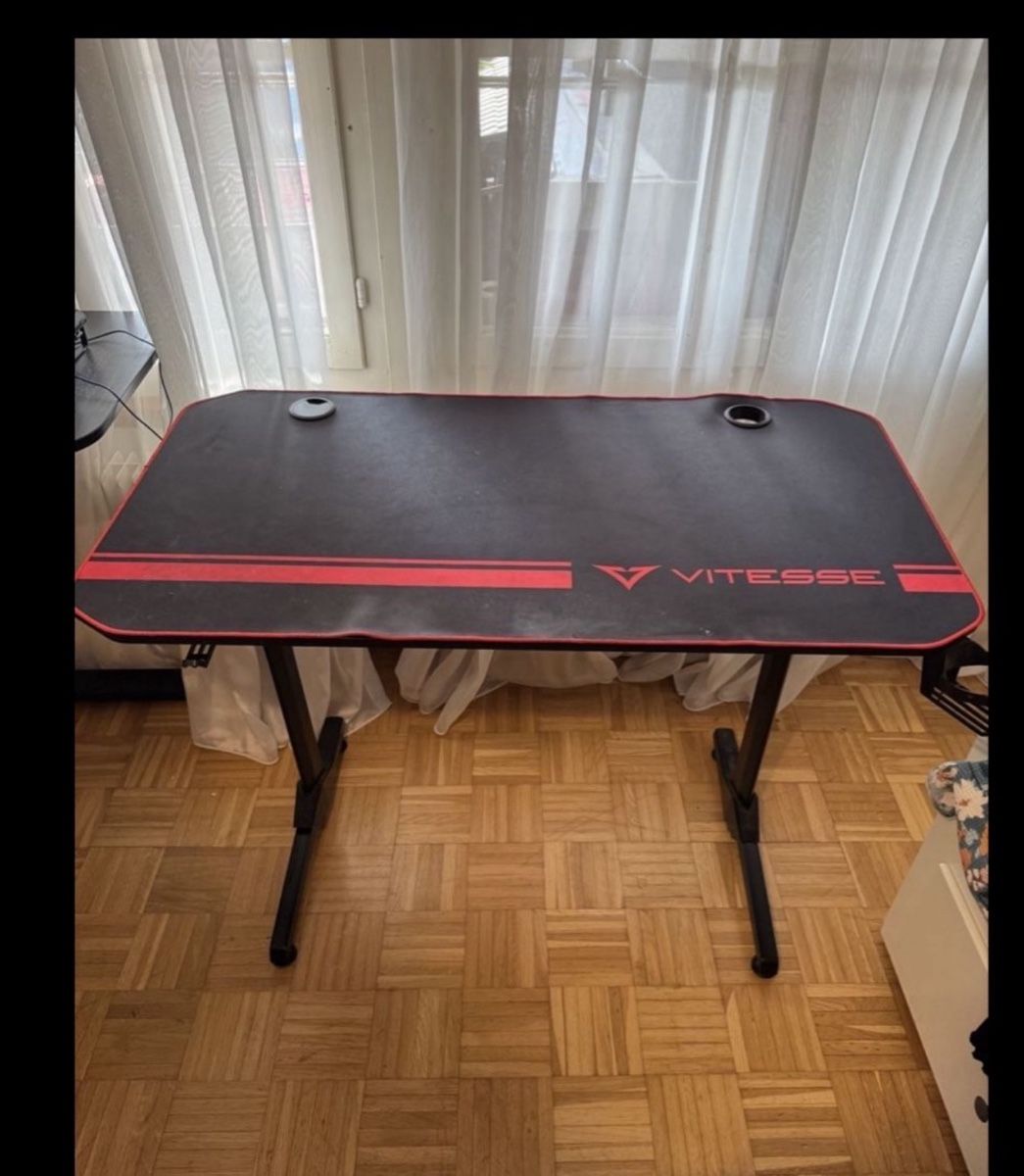 Scrivanie: Gaming tisch – Usato da Biglen venduto da goz_h8dv
