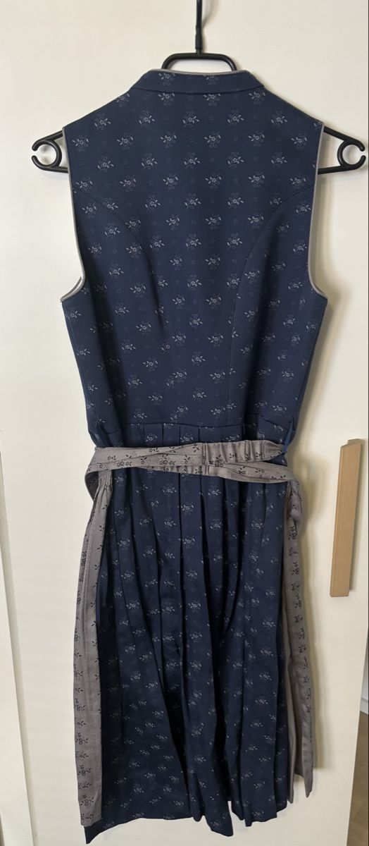 Costumi: Stockerpoint Dirndl Amalie Gr. 38 Blau/Grau – Usato da Geroldswil venduto da ele_7hkp 2