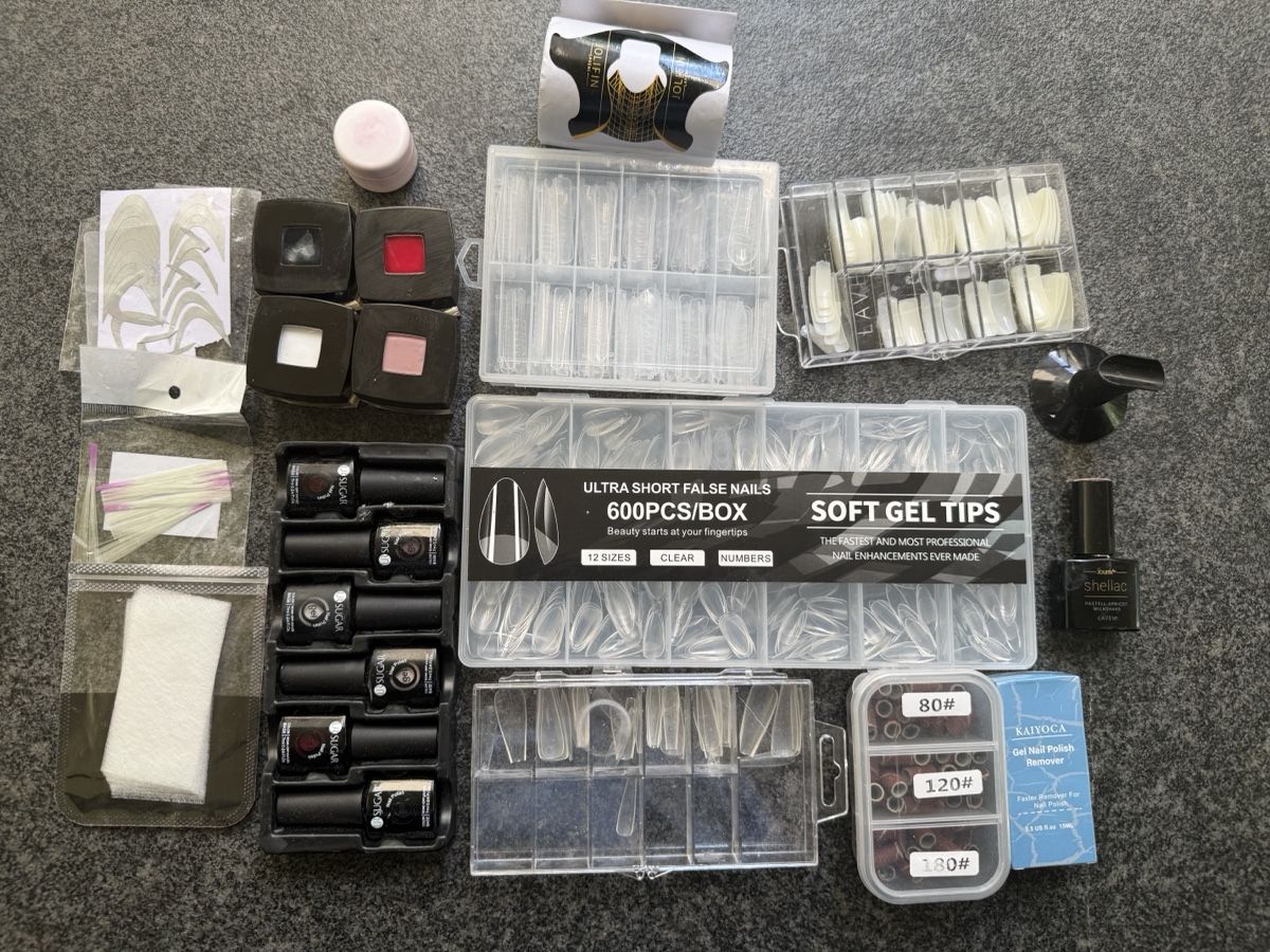 Künstliche Fingernägel: Nail Art Set Gellack & Tips – Gebraucht aus Luzern von coffee74