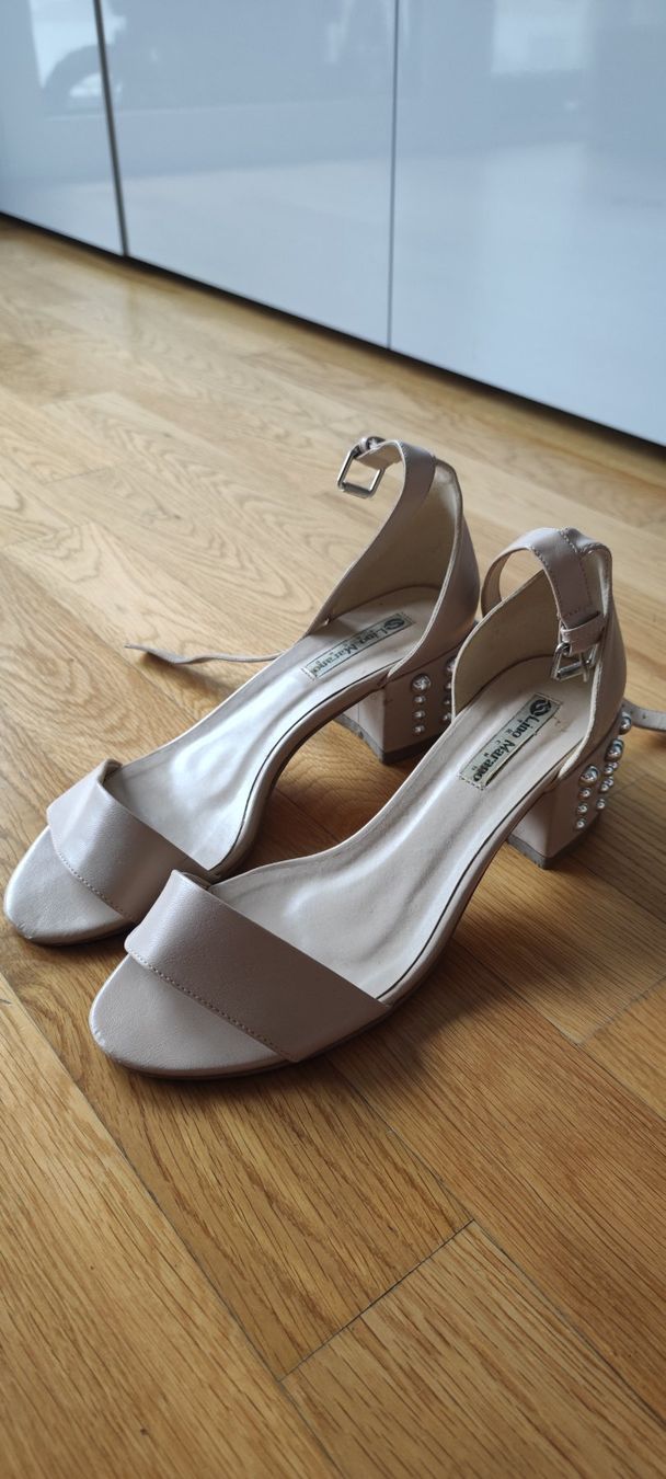 Scarpe da donna: Sandalen mit Nieten – Usato da Zug venduto da vik_8fdf 2