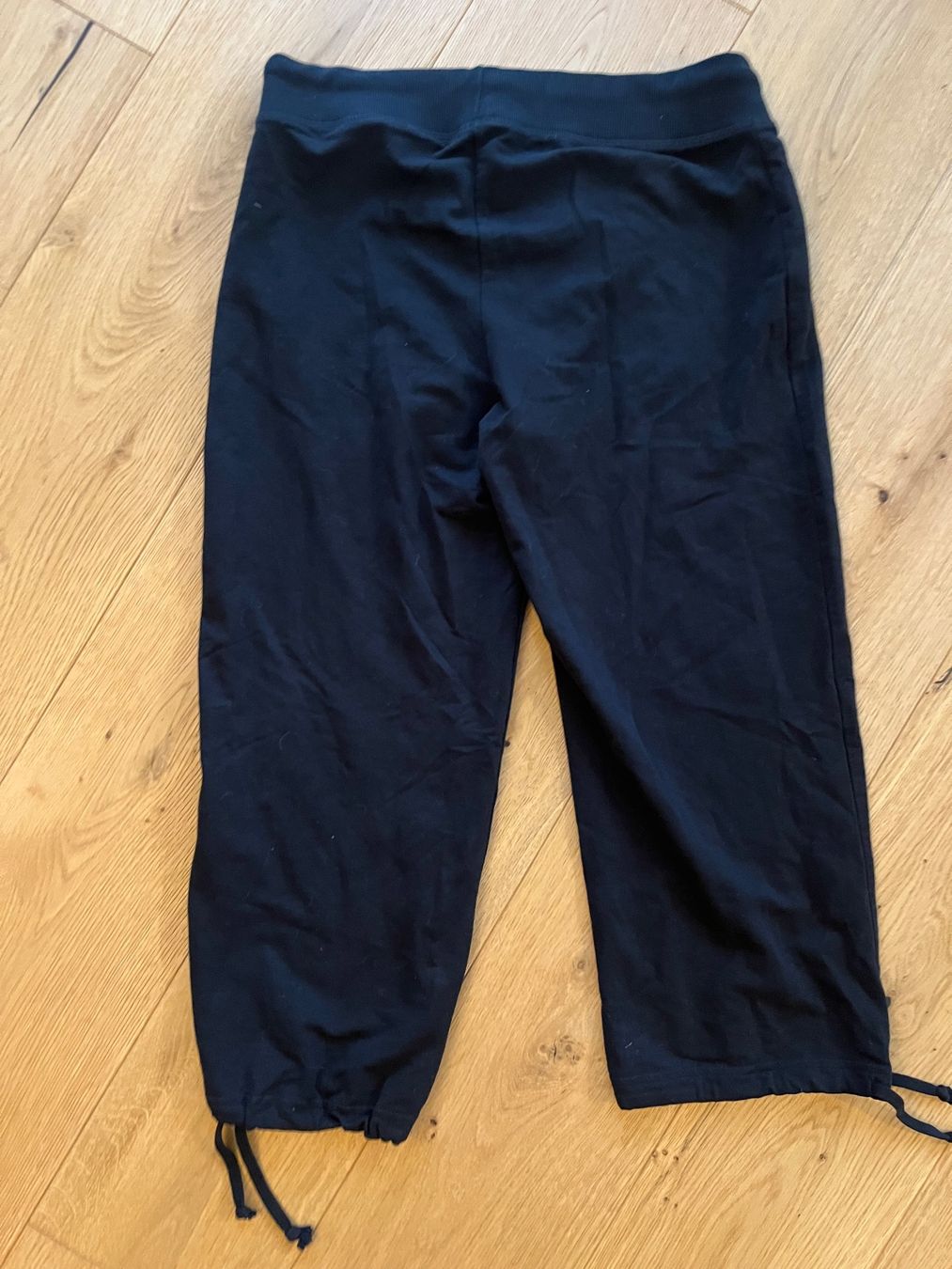 Switcher Pantaloni: Switcher 3/4 Trainerhose / Jogginghose schwarz M Baumwolle – Usato da Gümligen venduto da blackberrys 1