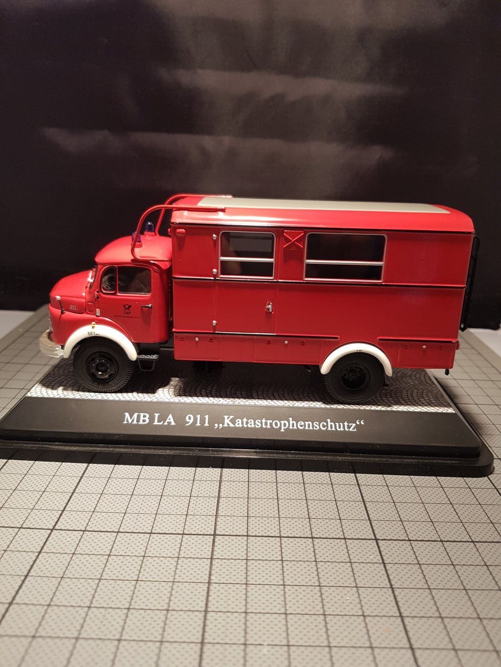 Mercedes-Benz Modellini d'auto: Mercedes-Benz LA 911 "Katastrophenschutz" – Nuovo e nell'imballaggio originale da Chézard-St-Martin venduto da AlPat-Collections