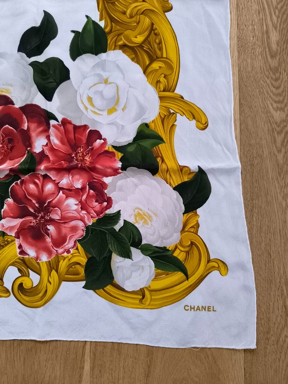 Chanel Foulards, Tücher & Schals: Carré Chanel en soie – Neu (gemäss Beschreibung) aus Niederuzwil von eli_7zvt 1