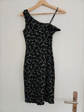 Wunderschönes, eng anliegendes Kleid Gr.34 blumig