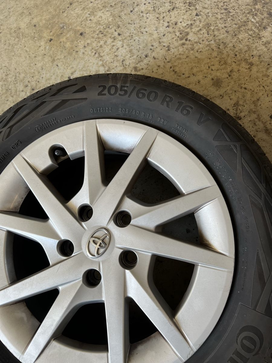 Toyota Jantes: Toyota Prius plus  – D'occasion à Kloten par sal_2kb8 1