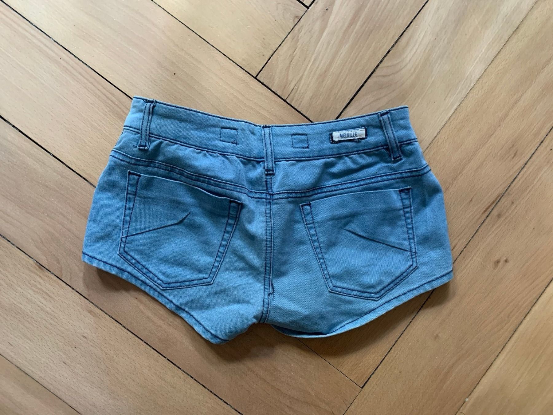 Brandy Melville Jeans: BRANDY MELVILLE - Jeansshorts hellblau – Gebraucht aus Zürich von Diazaio 1