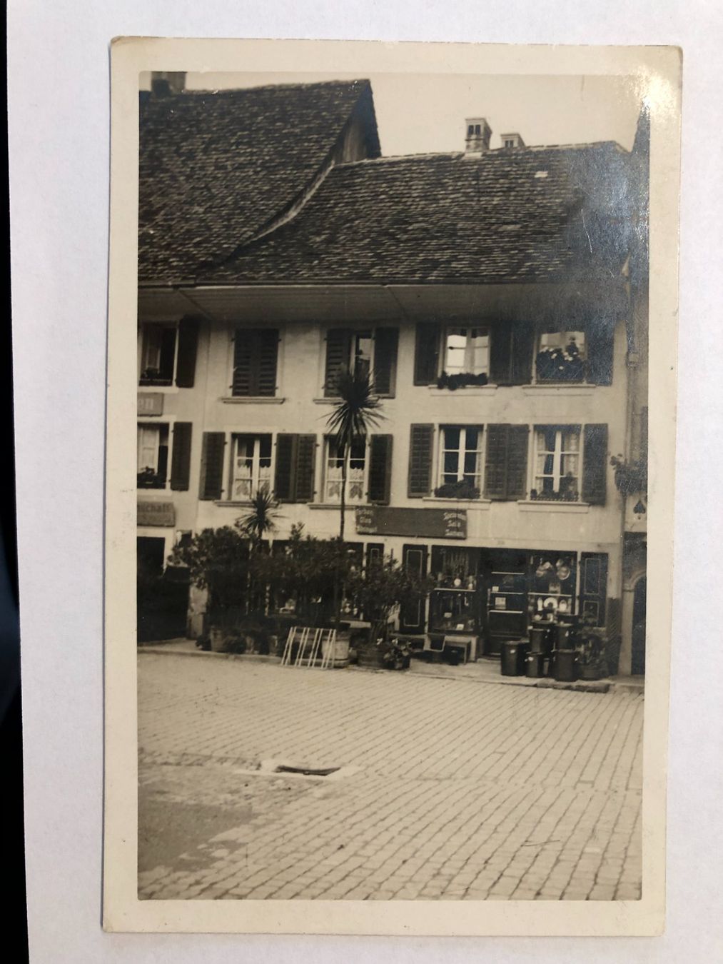 Cartoline postali: Bern?   Laden Farben Glas Spiegel  etc – Usato da Pfäffikon ZH venduto da Waltoversand