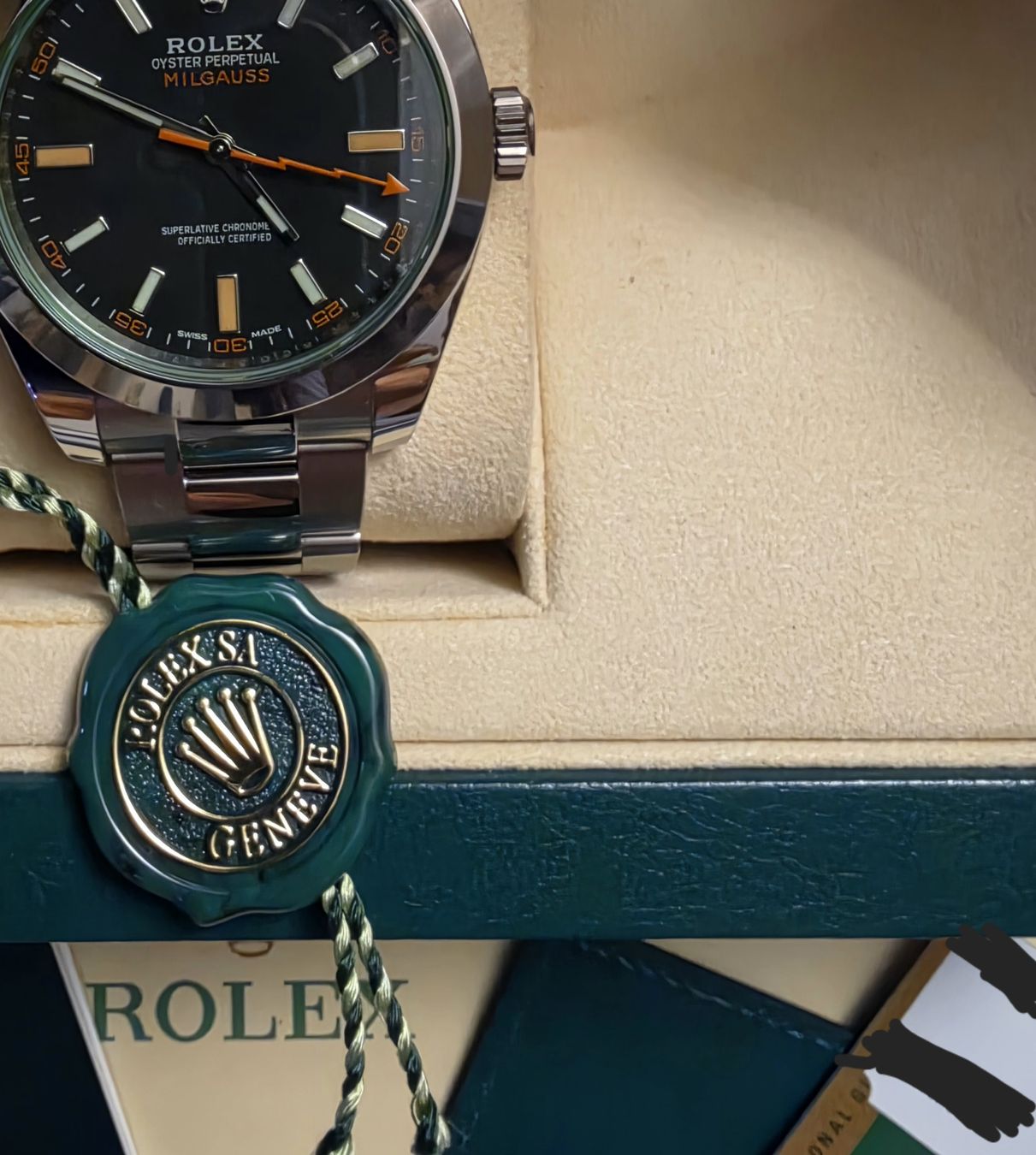 Rolex Montres: Neue ungetragene Rolex Milgauss.Full-set – Neuf avec emballage d'origine à Fislisbach par Eye-Arts 4