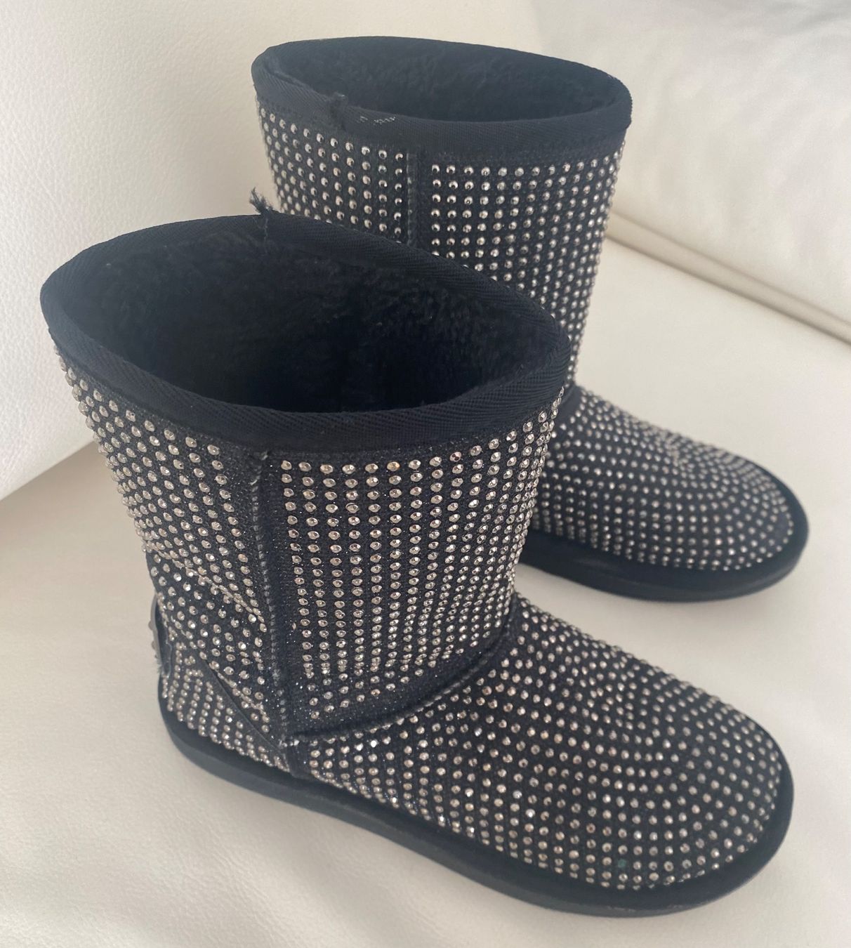 Ugg Scarpe da donna: EYECATCHER - edle UGG Styl Stiefeletten mit Décor, nero, 38 – Usato da Winkel venduto da ferrari2022 2