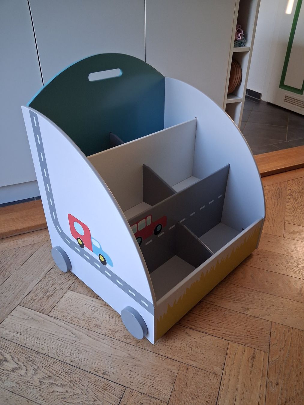 Regale: Kinder-Bücherregal – Gebraucht aus Bern von nat_r7zj