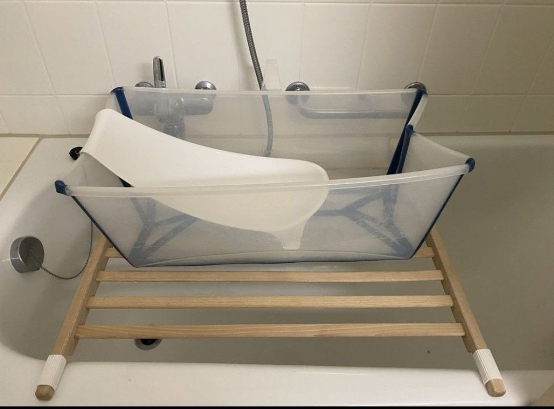 Baignoires: Stokke Flexi Bath + Einsatz + Wannenrost – D'occasion à Glattpark (Opfikon) par car_9r7k