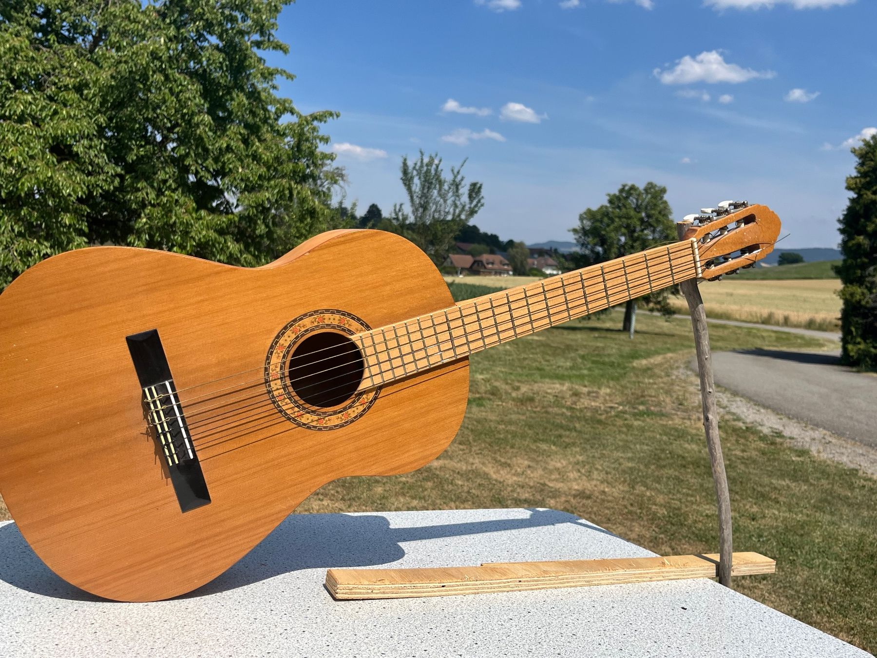 Instruments de musique: Span. Konzertgitarre – D'occasion à Allmendingen b. BE par juair 2