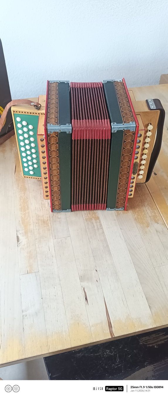 Strumenti musicali: Schwyzerörgeli Stöpsel 10 Bass, Eichhorn – Usato da St.Gallenkappel venduto da qwertzuiop12345