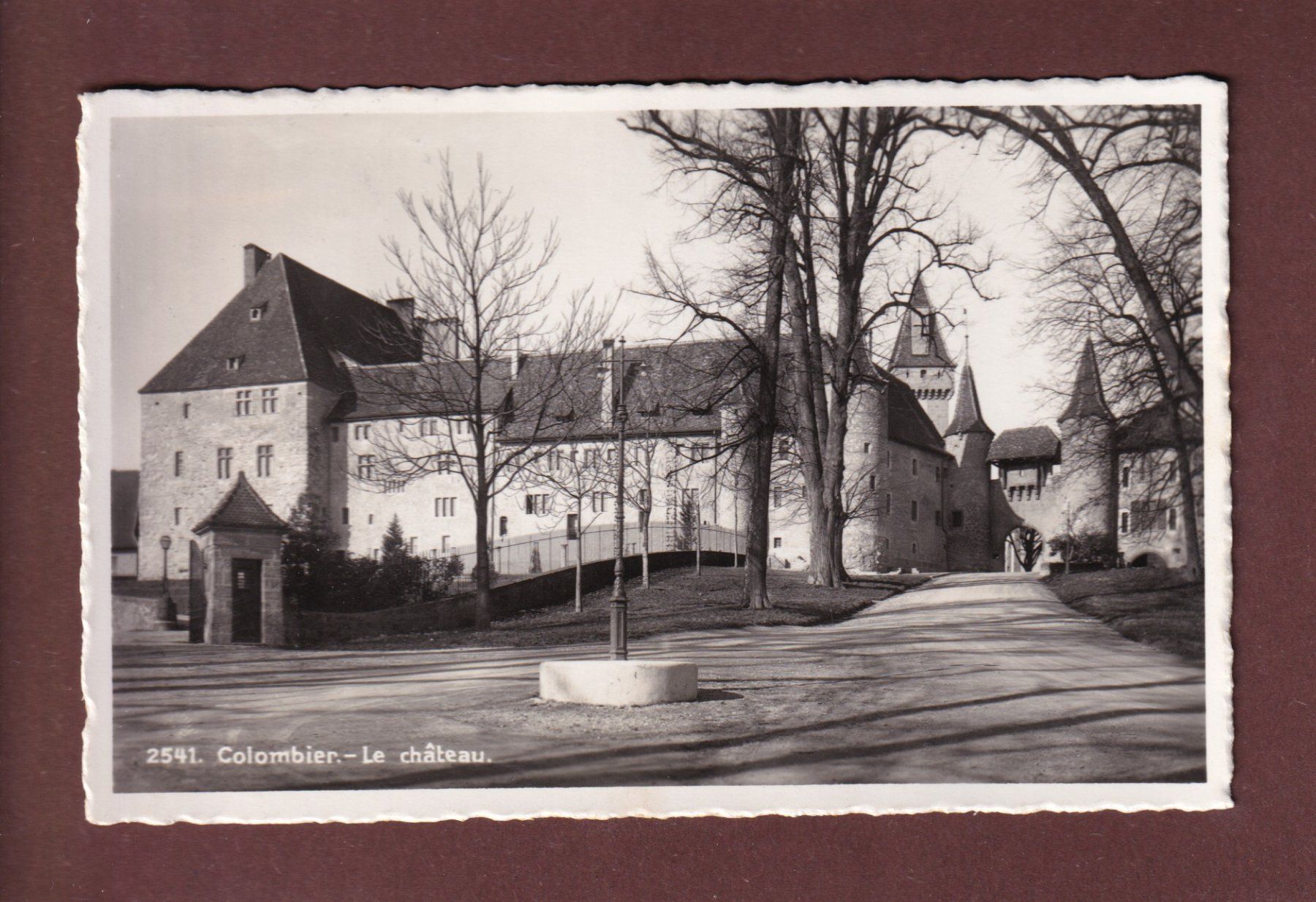Ansichtskarten: COLOMBIER - Le Château - 1950 Feldpost – Gebraucht aus Pully von nicecards-shop