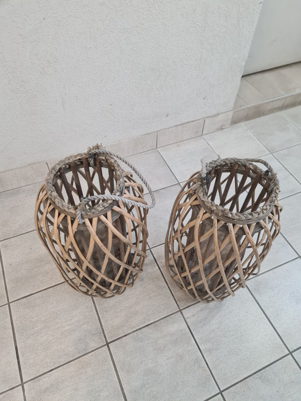 Toutes les décorations: 2 Lanternes déco en bambou tressé – D'occasion à Monthey par 187-zeroo 7