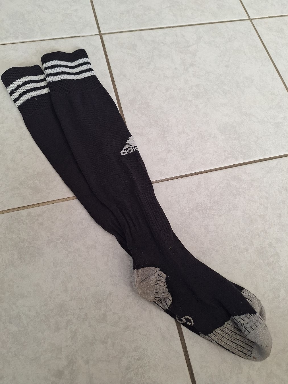 Adidas Canottiere & Pantaloni: Fussballsocken gr 37/38 – Usato da Stettlen venduto da lostme