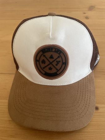 Trucker Cap braun weiss Leder Logo