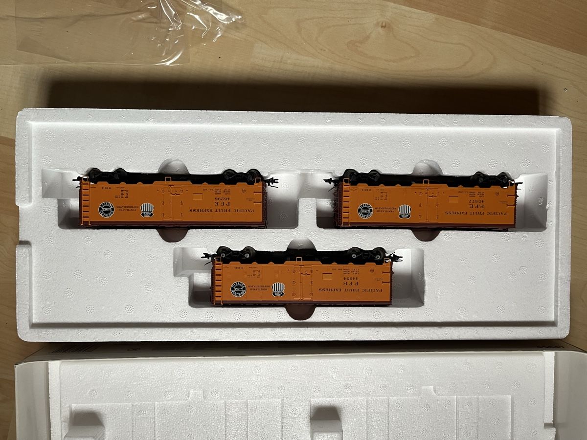 Märklin Modelleisenbahnen: Märklin Wagenset 45647 – Gebraucht aus Pohlern von BLS194 1