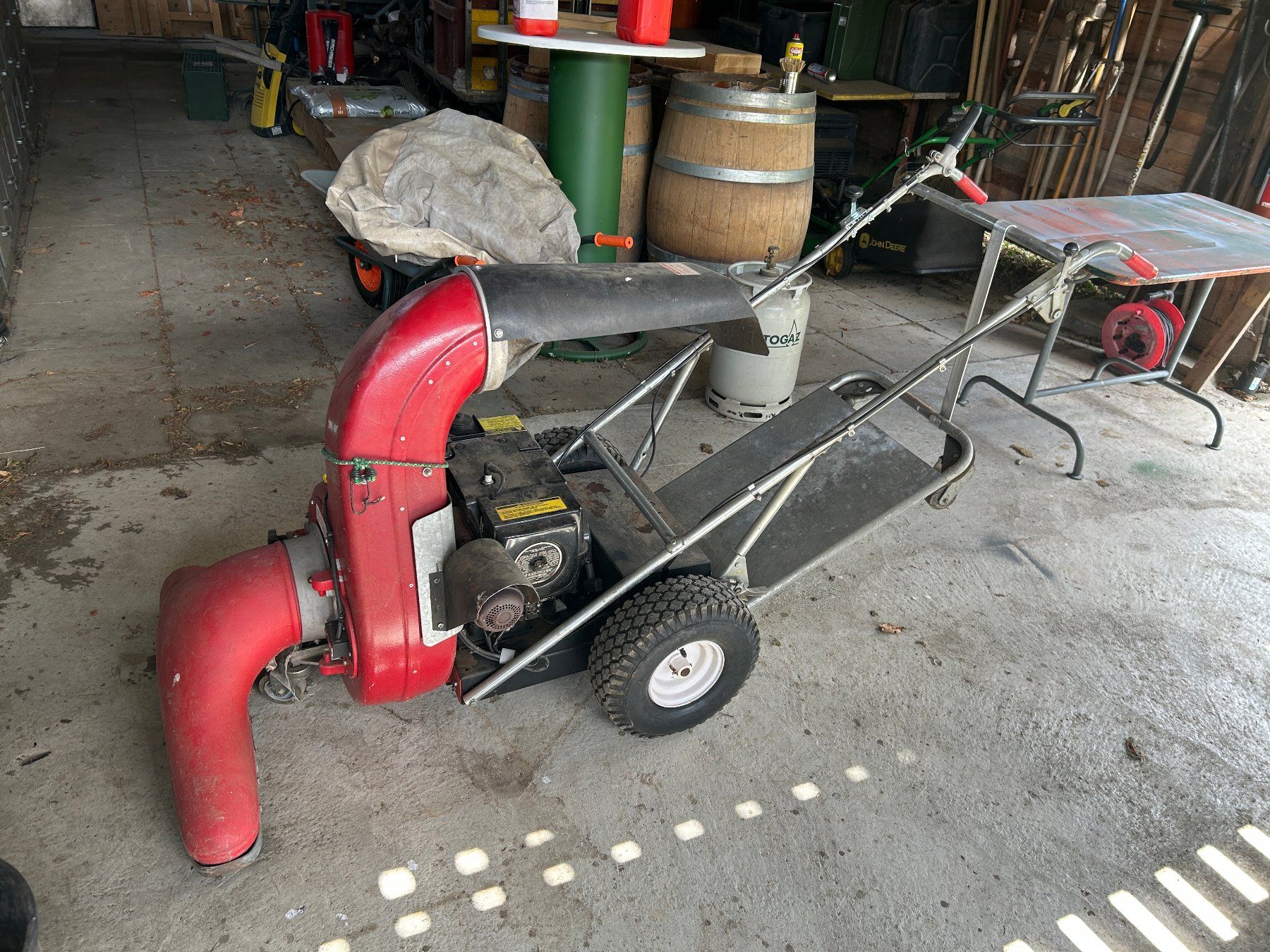 Toutes les machines: Aspirateur à feuilles – D'occasion à Jussy par BP33 3