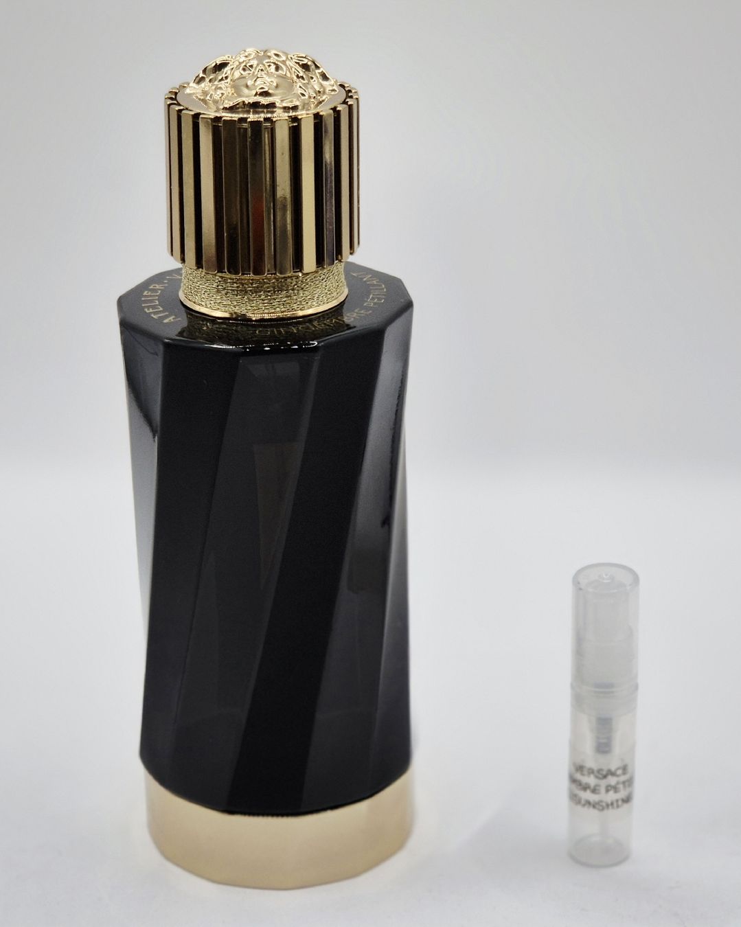 Versace Profumi & Eau de Toilette: 2 ml GINGEMBRE PÉTILLANT VERSACE ABFÜLLUNG – Nuovo (secondo la descrizione) da St. Gallen venduto da CaliSunshine