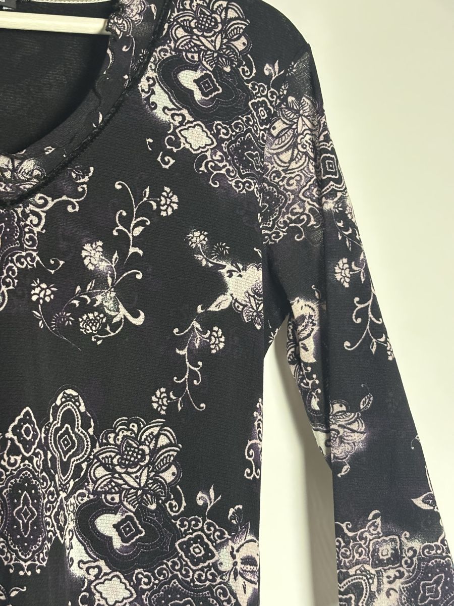 Top: vintage graphic y2k mesh top – Usato da Leissigen venduto da lamooniade 5