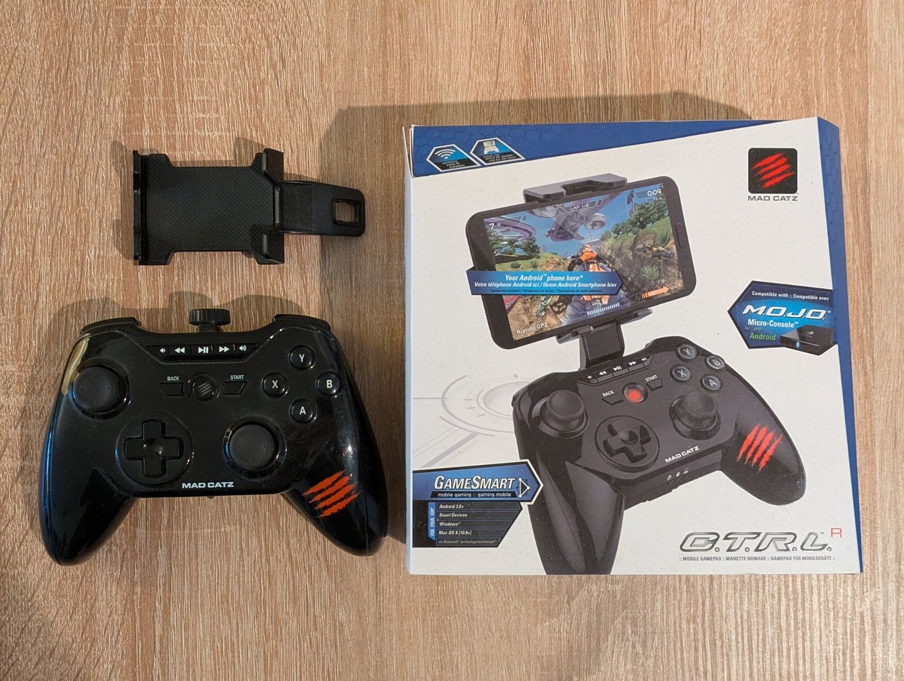 Manettes: C.T.R.L. R Bluetooth Controller mit OVP – D'occasion à Basel par Shop-omb