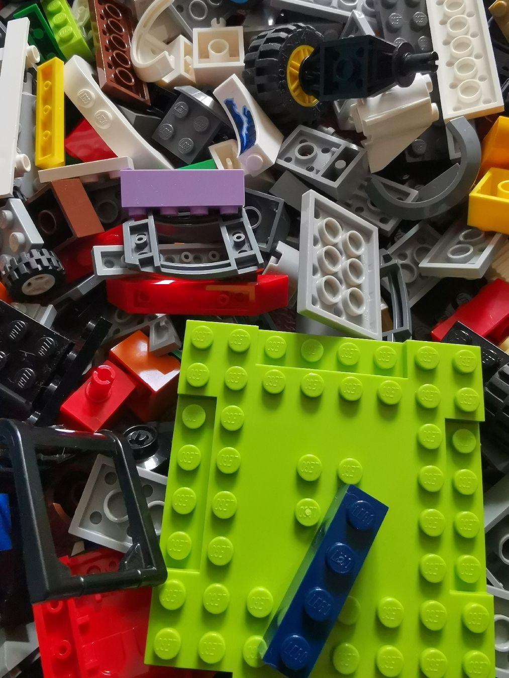 Lego Giocattoli: Lego Mix knapp 2 Kilo mit Strandplatte usw – Usato da Effretikon venduto da Superkarin7 5