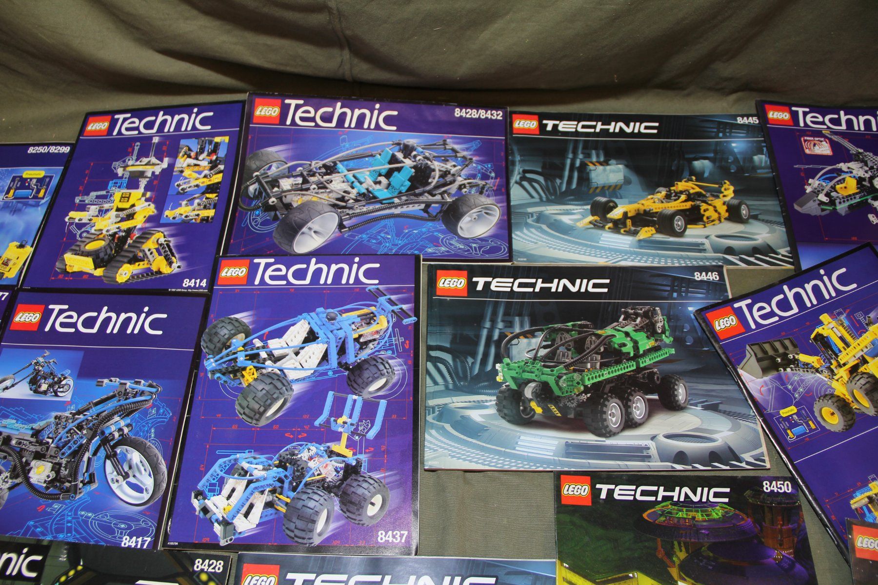 Technics Kit di costruzioni: LEGO Technic Anleitungen 1990 - 2000, 19 Stk – Usato da Belp venduto da Tomsek 3