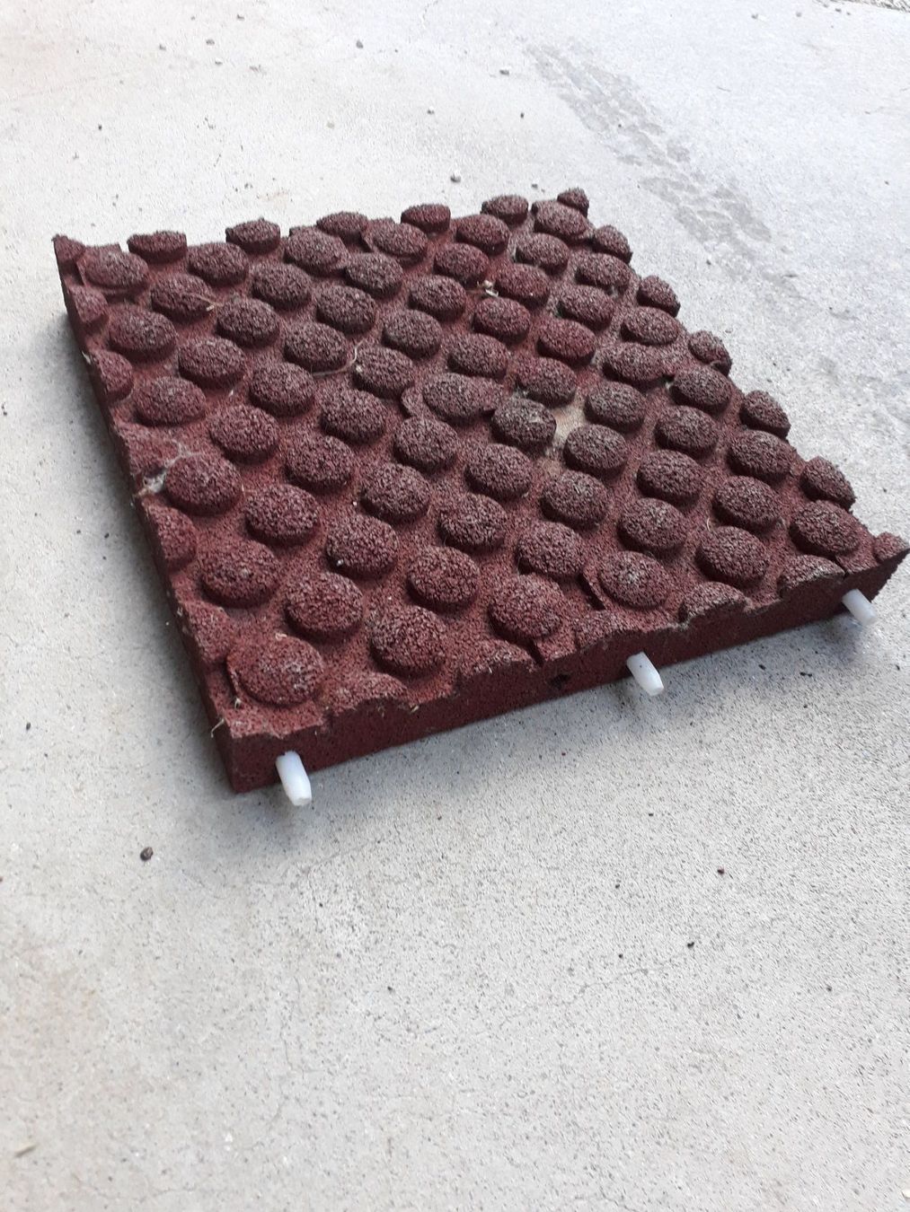 Bodenbeläge: Fallschutzplatten 50x50x7 cm, 10 mq – Neu (gemäss Beschreibung) aus Zeiningen von Locke1 1