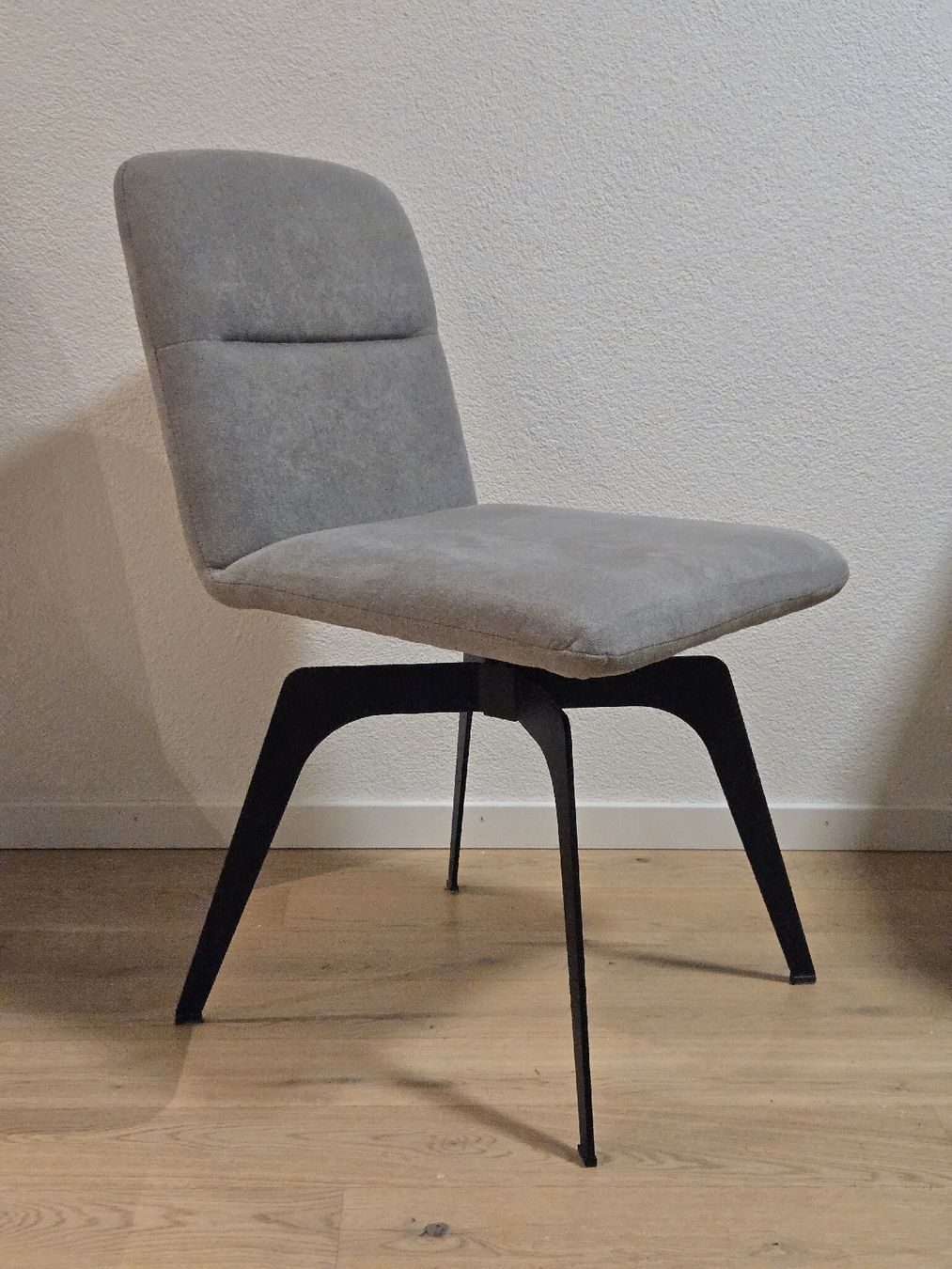 Sedie: Moderner Esszimmerstühle 2 Stk. – Nuovo (secondo la descrizione) da Niederglatt ZH venduto da Parts_by_Jan 1