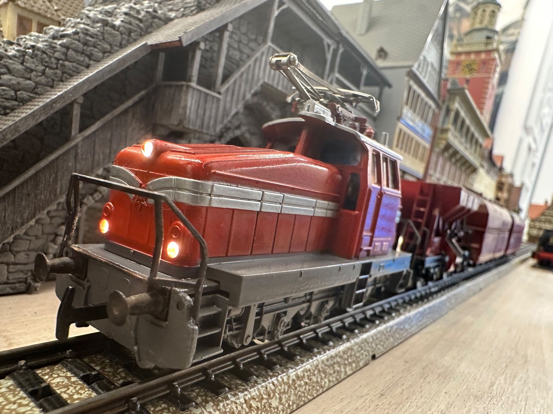 Märklin Modelleisenbahnen: Märklin 3044 BR EA800 Kieszug – Gebraucht aus Lupsingen von New-Haven
