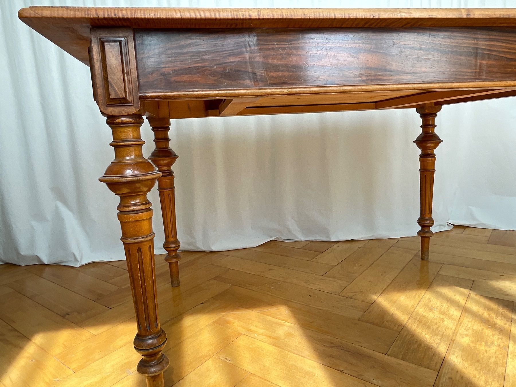 Scrivanie: Schreibtisch Nussbaum Antik mit Schublade – Usato da Bern venduto da si.less 5
