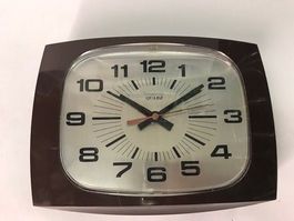 70er braune Wanduhr Kunststoff mit Zeiger