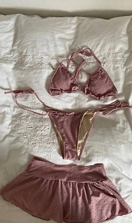 Badekleider & Bikinis: Pink Bikini mit Minirock Samiol M – Gebraucht aus Schlieren von dan_6v6q