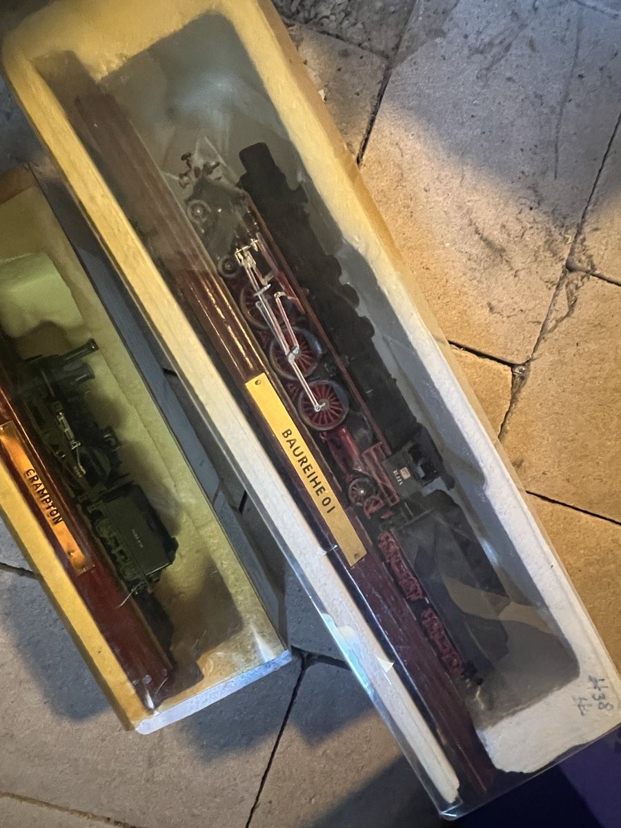 Modellini di ferrovie: Modelleisenbahn Lokomotiven 9Stk – Usato da Dittingen venduto da Bellevista 4