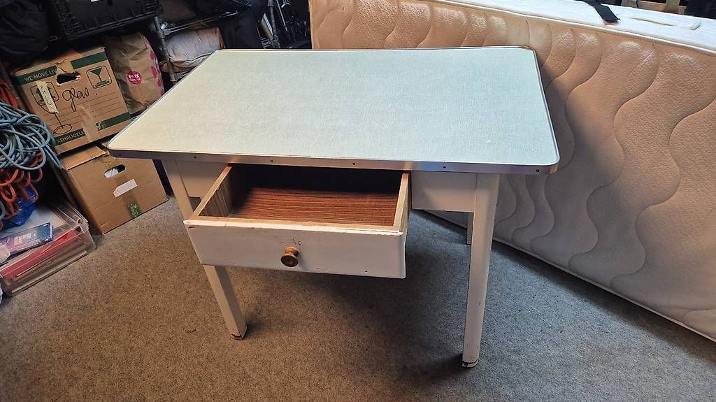 Tavoli: Retro Küchentisch 109x68cm – Usato da Bern venduto da ElDaRa